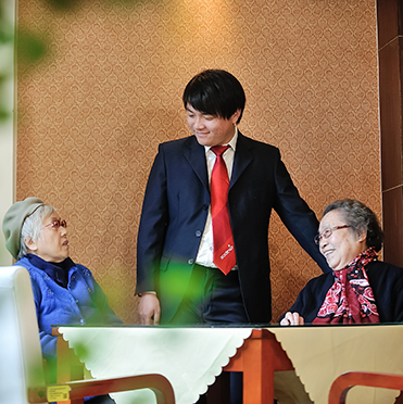 索迪斯养老服务外包，养老院老人服务，老人营养餐，养老机构环境设计